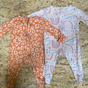 (2) Old Navy Footed Onesie Footie (Orange Leopard \ Rainbow Clouds) Sz 0-3 Mo